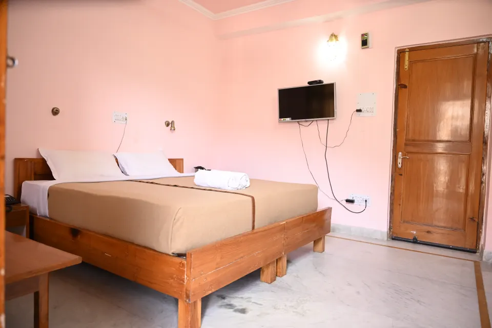 Executive Room with double bed and LED TV